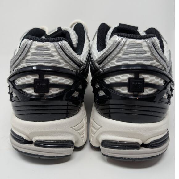 New Balance 1906R Women's Classic Sneakers Grey and Black Women's Size 10.5 - Picture 3 of 14